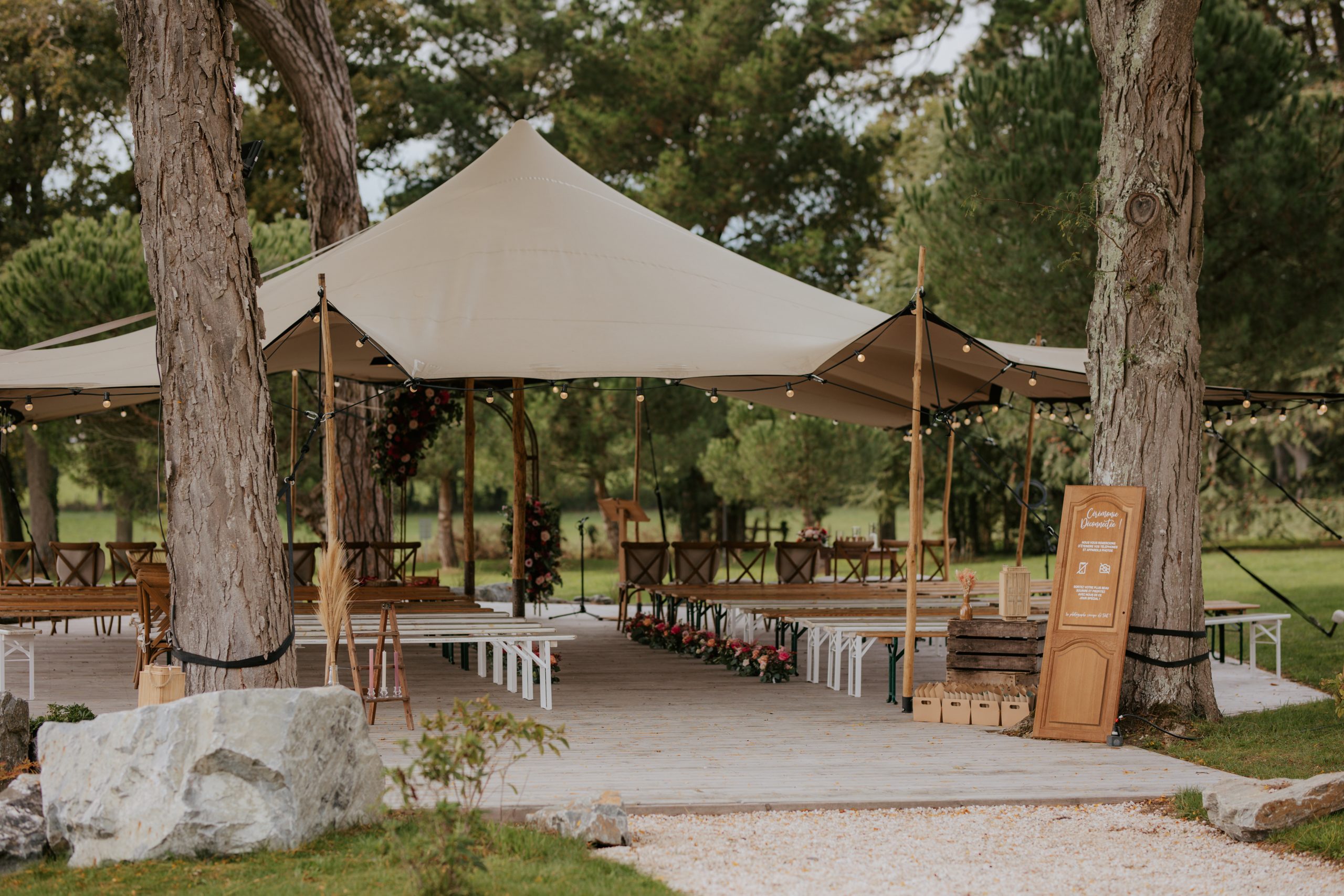 Cérémonie laïque mariage en extérieur au Château de Montreuil à Nort-sur-Erdre - Location de décoration - Ma Jolie Fiesta