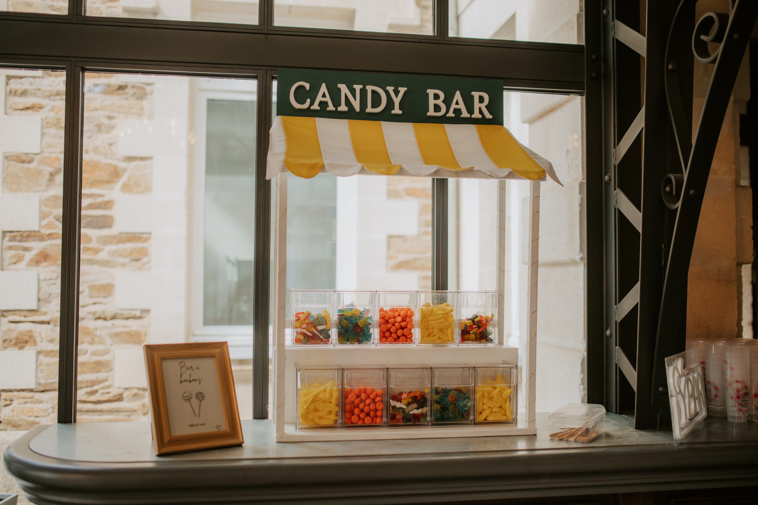 Candy bar chic et coloré pour mariage en Loire-Atlantique - Location de décoration - Ma Jolie Fiesta