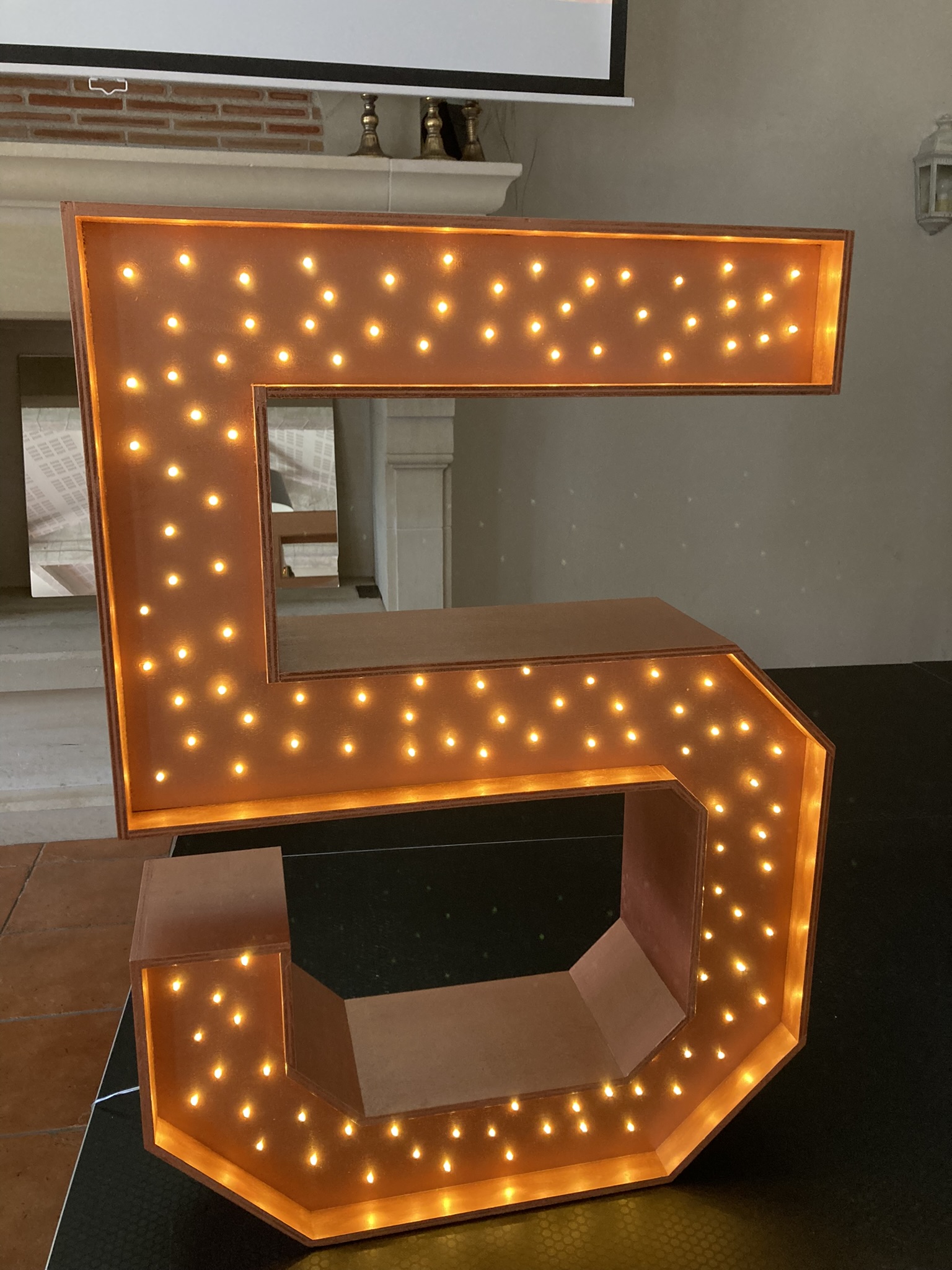 Location de chiffres géants lumineux pour anniversaire - Ma Jolie Fiesta