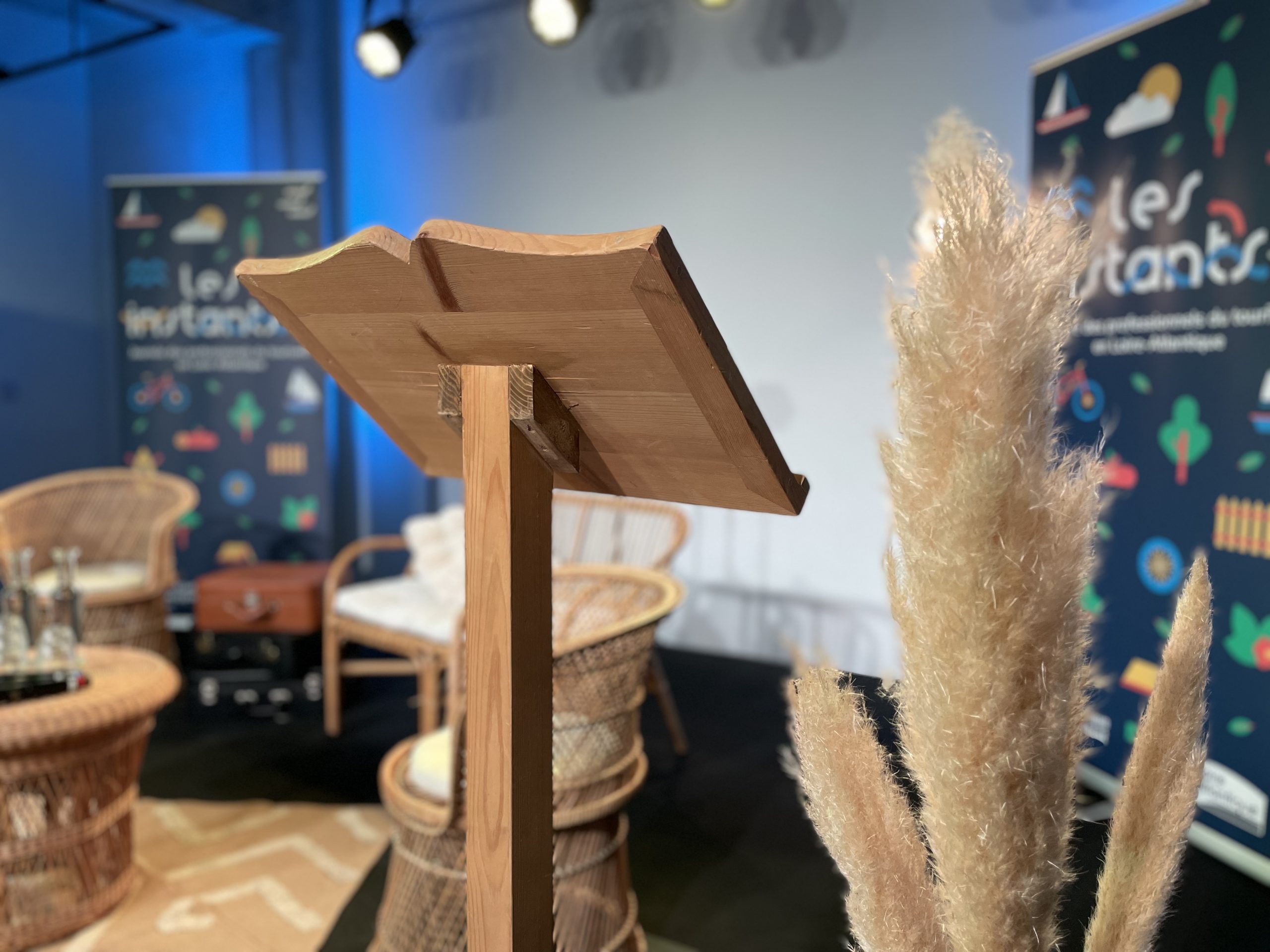 Location pupitre en bois pour événement professionnel - Ma Jolie Fiesta