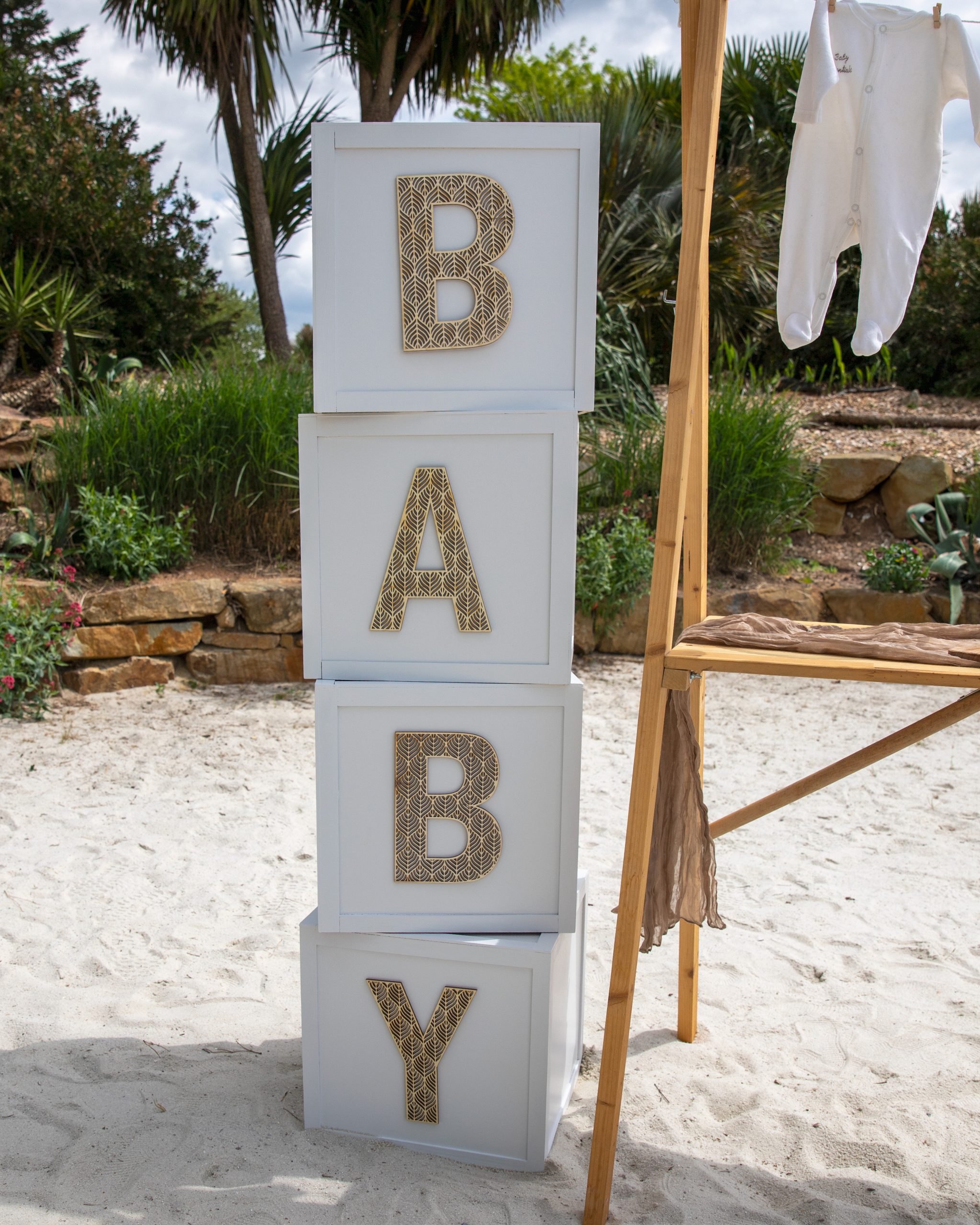 Location cube en bois blanc BABY pour Babyshower - Ma Jolie Fiesta