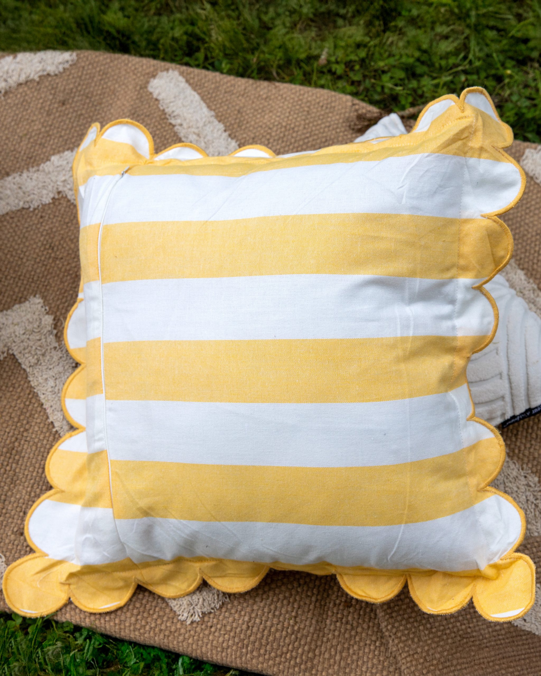 Location de coussin en tissus pour mariage éco-responsable à Nantes | Ma Jolie Fiesta Location de décoration événementiel